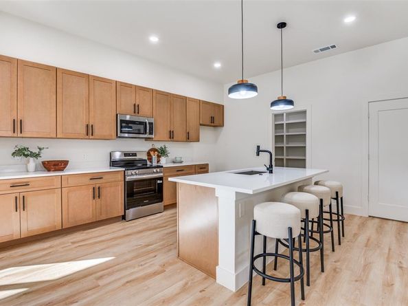 5720  Hunters Bend Lane , Dallas Texas 75249