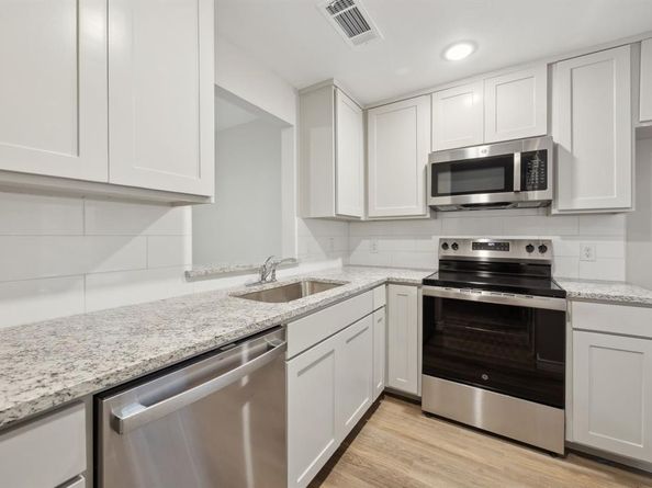 5325  Bent Tree Forest Drive  1103, Dallas Texas 75248