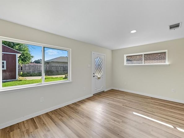 321  Duke Street , Garland Texas 75043