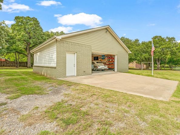 1722  Wanda Way , Arlington Texas 76001