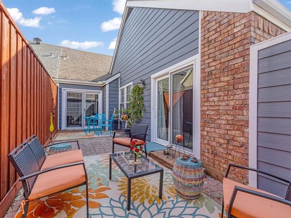 4108  Hollow Oak Drive , Dallas Texas 75287
