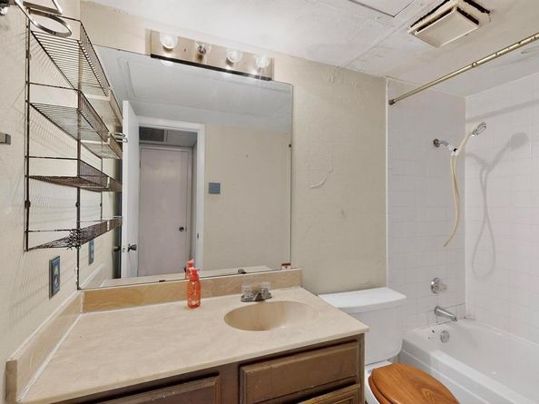 1603 N Garrett Avenue  102, Dallas Texas 75206