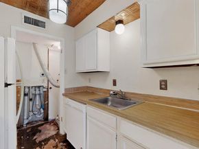 1603 N Garrett Avenue  102, Dallas Texas 75206