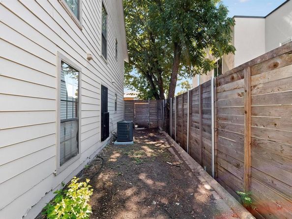 1603 N Garrett Avenue  102, Dallas Texas 75206