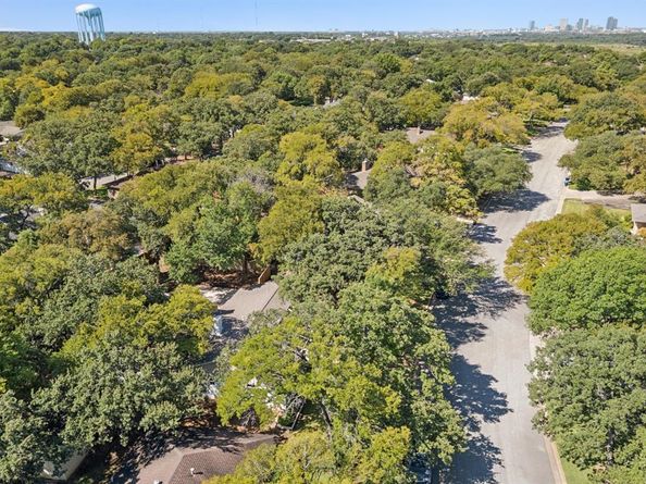 5016  Sugar Lake Road , Fort Worth Texas 76103