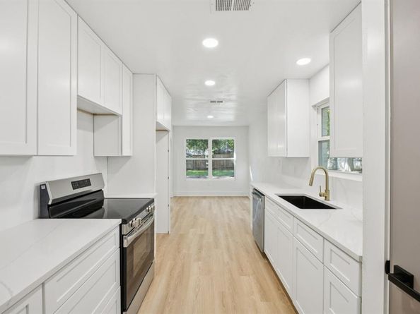 5016  Sugar Lake Road , Fort Worth Texas 76103