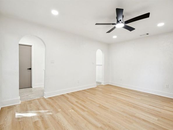 5016  Sugar Lake Road , Fort Worth Texas 76103