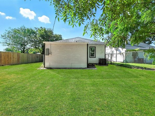 1629  Pine Street , Dallas Texas 75215