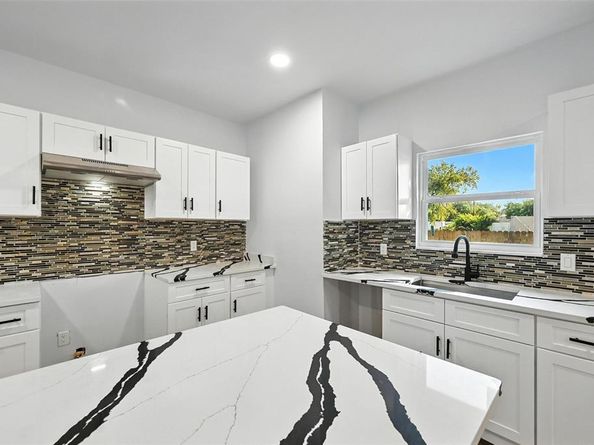 1629  Pine Street , Dallas Texas 75215