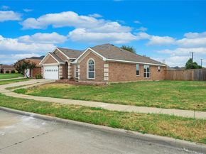 619  White Swan Drive , Arlington Texas 76002