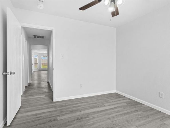 619  White Swan Drive , Arlington Texas 76002