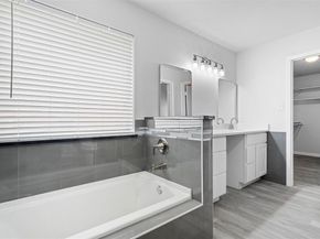 619  White Swan Drive , Arlington Texas 76002