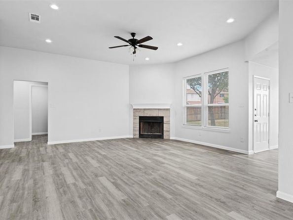 619  White Swan Drive , Arlington Texas 76002