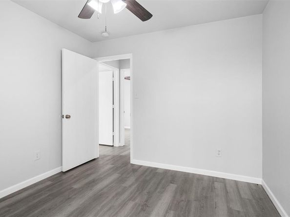 619  White Swan Drive , Arlington Texas 76002