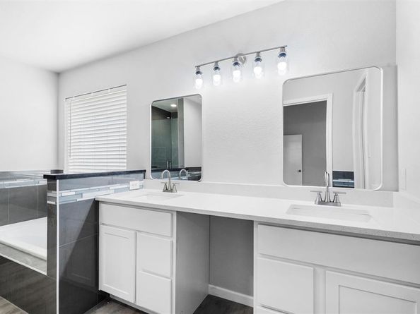 619  White Swan Drive , Arlington Texas 76002