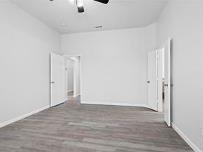 619  White Swan Drive , Arlington Texas 76002