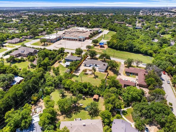 720  BURLESON Street , Grand Prairie Texas 75050