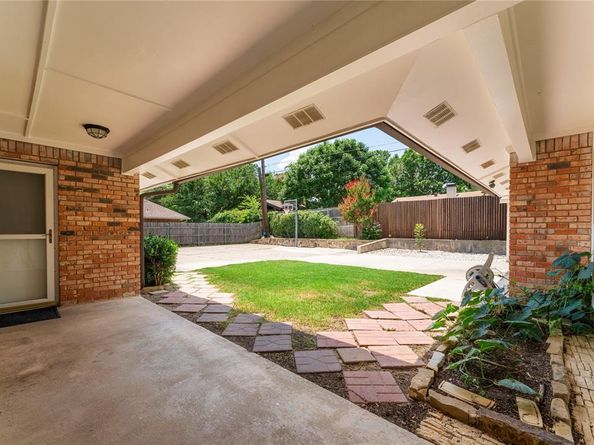 1317  Broadmoor Lane , Irving Texas 75061