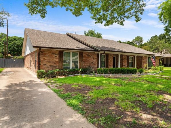 1317  Broadmoor Lane , Irving Texas 75061