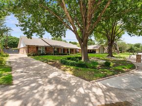 1317  Broadmoor Lane , Irving Texas 75061
