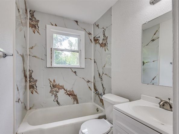 1236 E Powell Avenue , Fort Worth Texas 76104