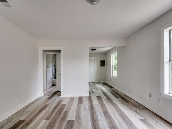 1236 E Powell Avenue , Fort Worth Texas 76104