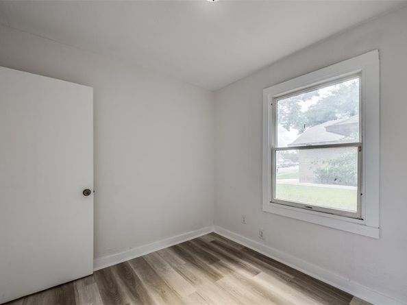 1236 E Powell Avenue , Fort Worth Texas 76104