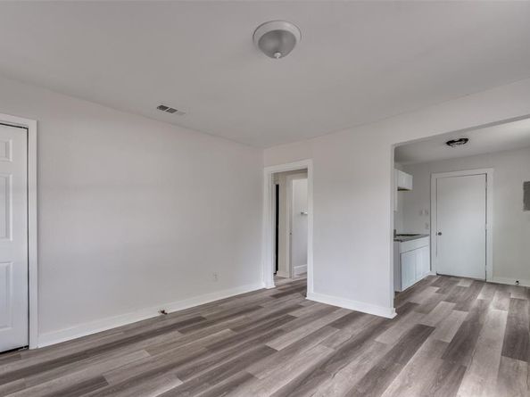 1236 E Powell Avenue , Fort Worth Texas 76104