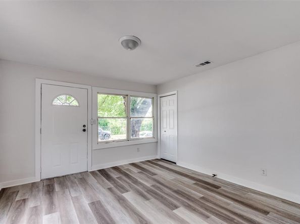 1236 E Powell Avenue , Fort Worth Texas 76104