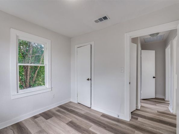 1236 E Powell Avenue , Fort Worth Texas 76104