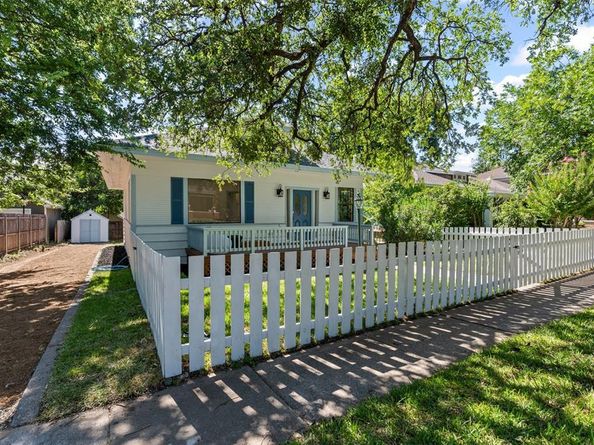 2250  Lipscomb Street , Fort Worth Texas 76110