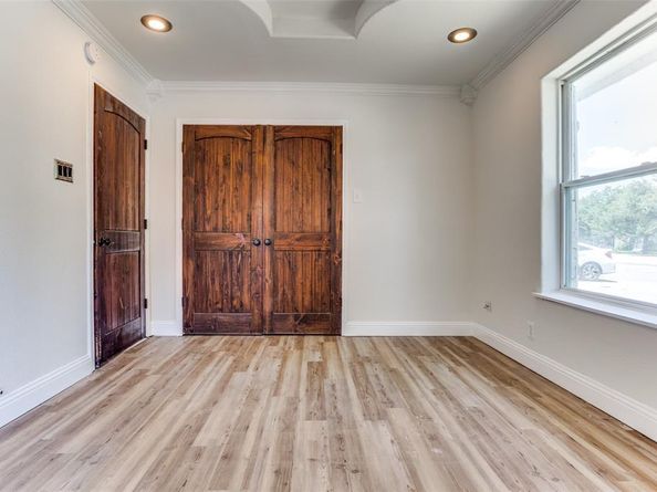 401 E Miller Road , Garland Texas 75041