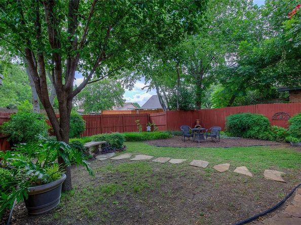5610  Christie Lane , Garland Texas 75044