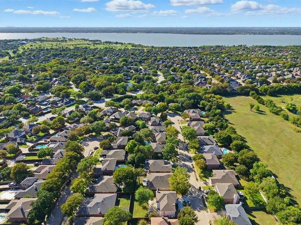 809  Oak Hollow Lane , Rockwall Texas 75087