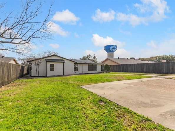 1907  Sunridge Road , Carrollton Texas 75006