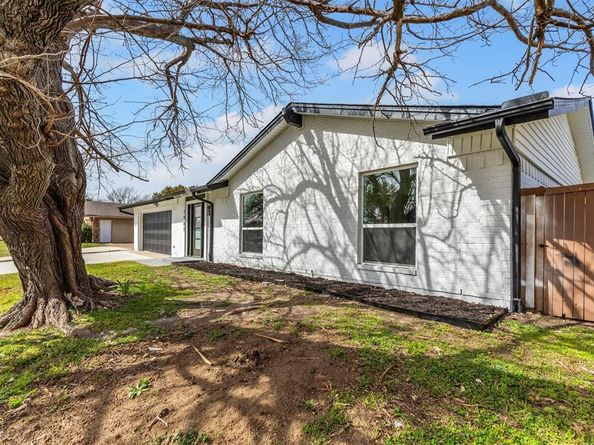 1907  Sunridge Road , Carrollton Texas 75006