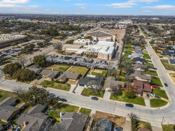 1907  Sunridge Road , Carrollton Texas 75006