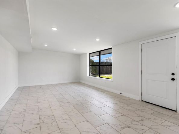 1907  Sunridge Road , Carrollton Texas 75006