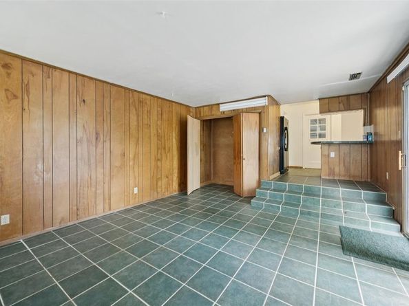 10136  San Juan Avenue , Dallas Texas 75228