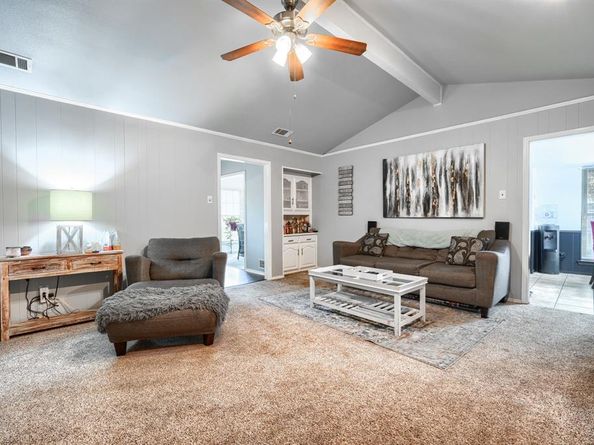 1048  Sherod Drive , DeSoto Texas 75115