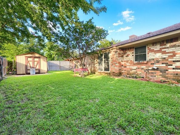 1048  Sherod Drive , DeSoto Texas 75115