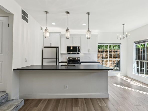 7525  Holly Hill Drive  17, Dallas Texas 75231