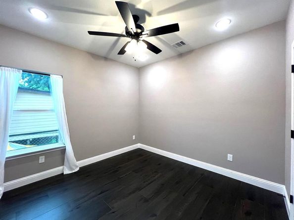 1409  Illinois Avenue , Fort Worth Texas 76104