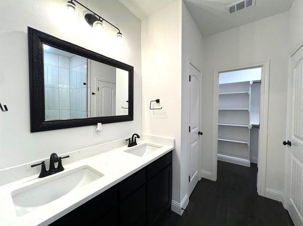 1409  Illinois Avenue , Fort Worth Texas 76104