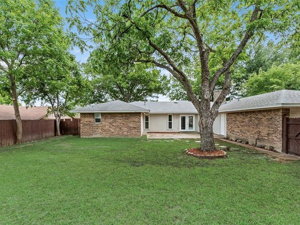 1305  Willow Way , Garland Texas 75043