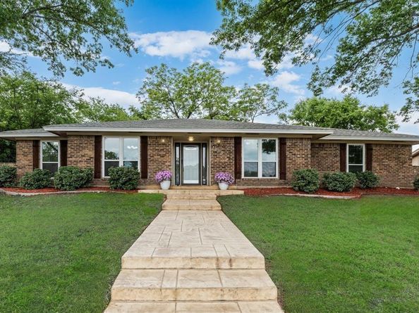 1305  Willow Way , Garland Texas 75043