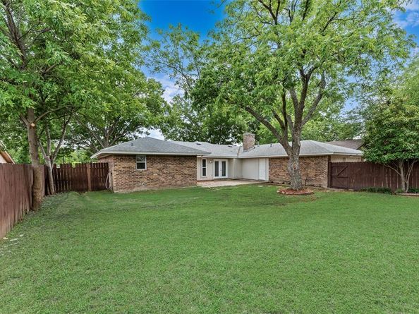 1305  Willow Way , Garland Texas 75043