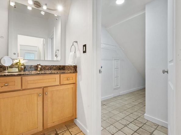 2544  Wedglea Drive , Dallas Texas 75211