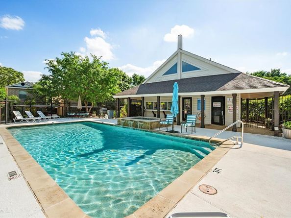 2544  Wedglea Drive , Dallas Texas 75211