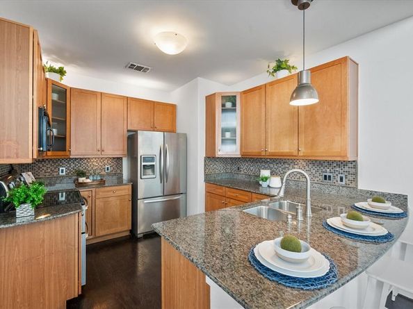2544  Wedglea Drive , Dallas Texas 75211